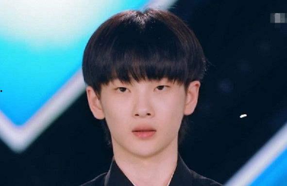 爱豆吃瓜娱乐酱黄明昊,爱豆吃瓜娱乐酱，揭秘娱乐圈幕后故事