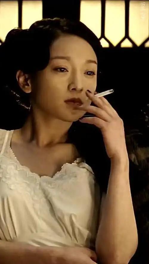 女明星 抽烟